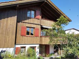 Ferienhaus: idyllisch & erholsam, rumah percutian di Eglofs