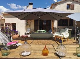 Clos de l'Artuby, B&B in Valderoure