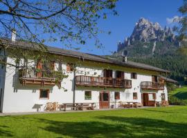 Locanda Val Canali: Siror'da bir otoparklı otel