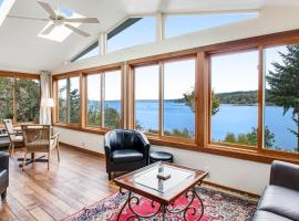 Seabeck House & Cottage on Hood Canal, vakantiehuis in Seabeck
