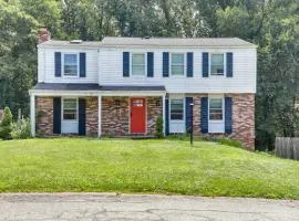 15 Mi to Pittsburgh WFH-Friendly Home with Deck