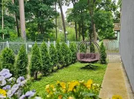 Cool flat with own garden