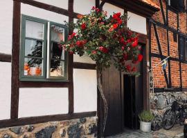 Litet gathus mitt i Ystad, cabaña o casa de campo en Ystad