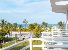 1 Bedroom with King Bed and Roof-Top Pool and Bar C503