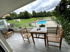 Appartement cosy avec balcon et piscine, hotell med parkering i Besançon