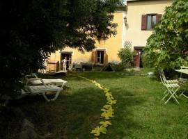 La Maison Jaune de Quirbajou, hotel con estacionamiento en Quirbajou