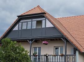 Studio avec grande véranda, vue dégagée, casa per le vacanze a Andolsheim