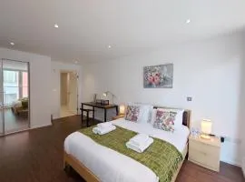 Fully Serviced Two Bed Apartment by ExCeL & O2