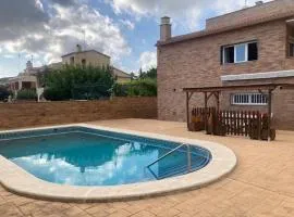 GRANDIOSO CHALET EN CASTELL DE POBLA MONTORNES