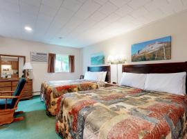 Riverbank Connecting Motel Rooms 9 & 12: Lincoln şehrinde bir motel