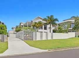 Seascape Views on Kingscliff Hill with Pool