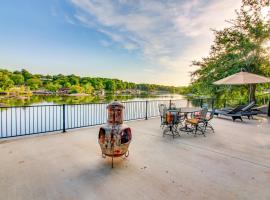 The River House, hotel with parking in Burnet