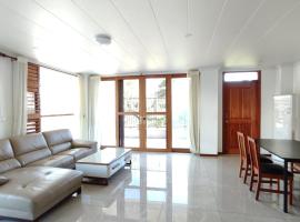 Modern 3-Bedroom Apartment Queens Rd, hotel with parking in Nadi