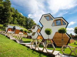 Honeycomb Chalets And Apartments Mozirje - Happy Rentals, kotedžas mieste Mozirjė