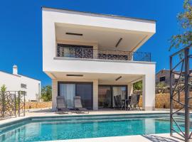 Villa DEI TRAMONTI with private pool, hotel in Linardići