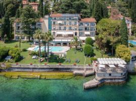 Hotel Villa Capri, hotelli kohteessa Gardone Riviera lähellä maamerkkiä Il Vittoriale Degli Italiani