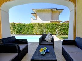 Villa Iris Manerba private pool, Hotel in Manerba del Garda