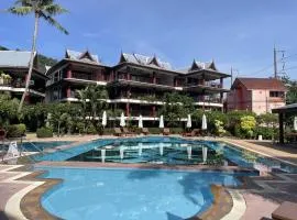 Peaceful retreat at Kalim Bay - pool bar garden