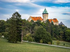 Smolenický zámok, hotel a Smolenice