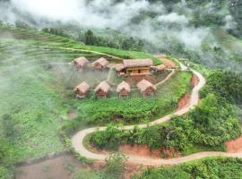 Hoàng Su Phì - Móng Ngựa Homestay, hotel con estacionamiento en Ha Giang