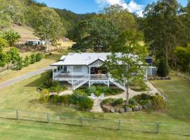 The Stables Luxury Country Escape, holiday home in Canungra