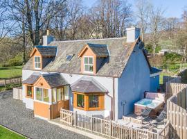 Gardener’s Cottage with Hot Tub, apartman u gradu 'Blairgowrie'