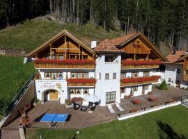 Apartments Mirabell, apartment in Livinallongo del Col di Lana