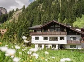 Arya Alpine Lodge