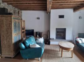 Authentic home in Semoy valley (France), hotel with parking in Haulmé