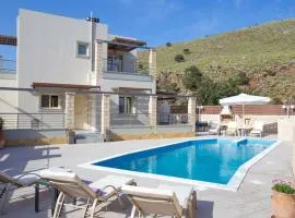 Family Villa Stone & Green with private pool & BBQ