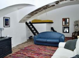 Budget apartment in the centre of Sauve, vacation rental in Sauve