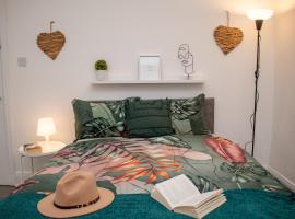 Warm and relaxing hideaway, homestay sa Aintree