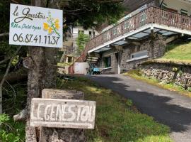 RDC Appartement dans chalet Le Genestou, cabin nghỉ dưỡng ở Besse-et-Saint-Anastaise