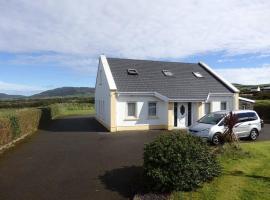 Three Sisters Holiday Home - 7km to Dingle, ваканционна къща в Балиферитър