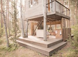 A cozy treehouse for two, majake Orissaares