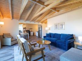 Top Floor Condo w/ Ocean Views [Admirals Quarters], διαμέρισμα σε Southwest Harbor