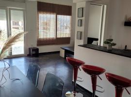 Seaty Apartment, hotel na praia em Corinto