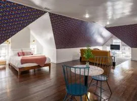 Spacious Studio Central Locale