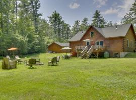 Spacious Cabin with Private Dock on Thompson Lake, hotel a Oxford