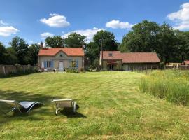 Maison au milieu des bois et des animaux, cabaña o casa de campo en Jouy-le-Potier