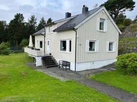 Sjarmerende og romslig bolig, omgitt av vakker natur