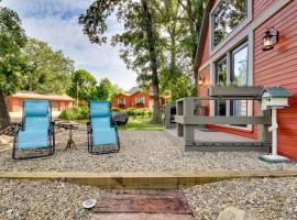 On-Site Trail, Fire Pit Cozy Sauk Centre Retreat!, hotel v destinaci Sauk Centre