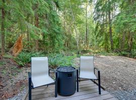 Carbonado Studio with Deck and Blackstone Griddle!, hotel u gradu Buckley