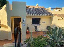 Entire Bungalow style villa in La Manga Club, bungalow en Atamaría