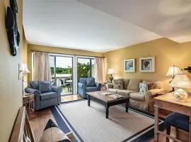 Coastal Escape Spacious 3BR 2BA Scenic Lake View