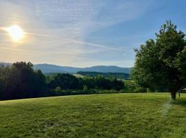 Mountain View Getaway - Stunning Views and Privacy, hotel in Shenandoah