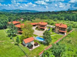 Комплекс Тянкови къщи, hotel s bazénem v destinaci Varšec