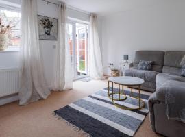 comfortable 4 bedroom house in Aylesbury ideal for contractors, proffesionals or bigger family – hotel w mieście Aylesbury