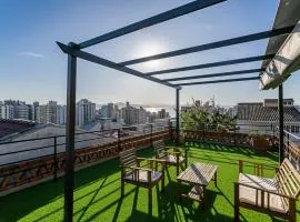 Abaporu Art Hostel