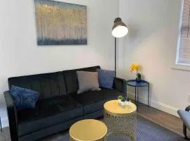 Contemporary 1-Bedroom Private Bungalow Walk to Armature & Riverwalk